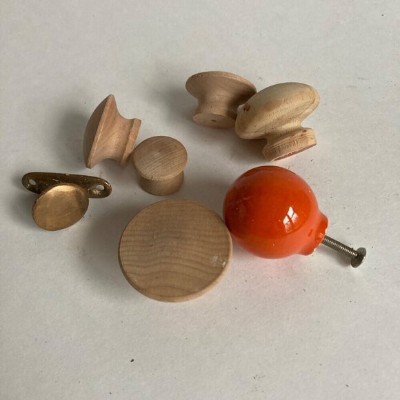 Lot 7 Vintage Drawer Knobs Dresser Pulls Wood Metal - Picture 1 of 6
